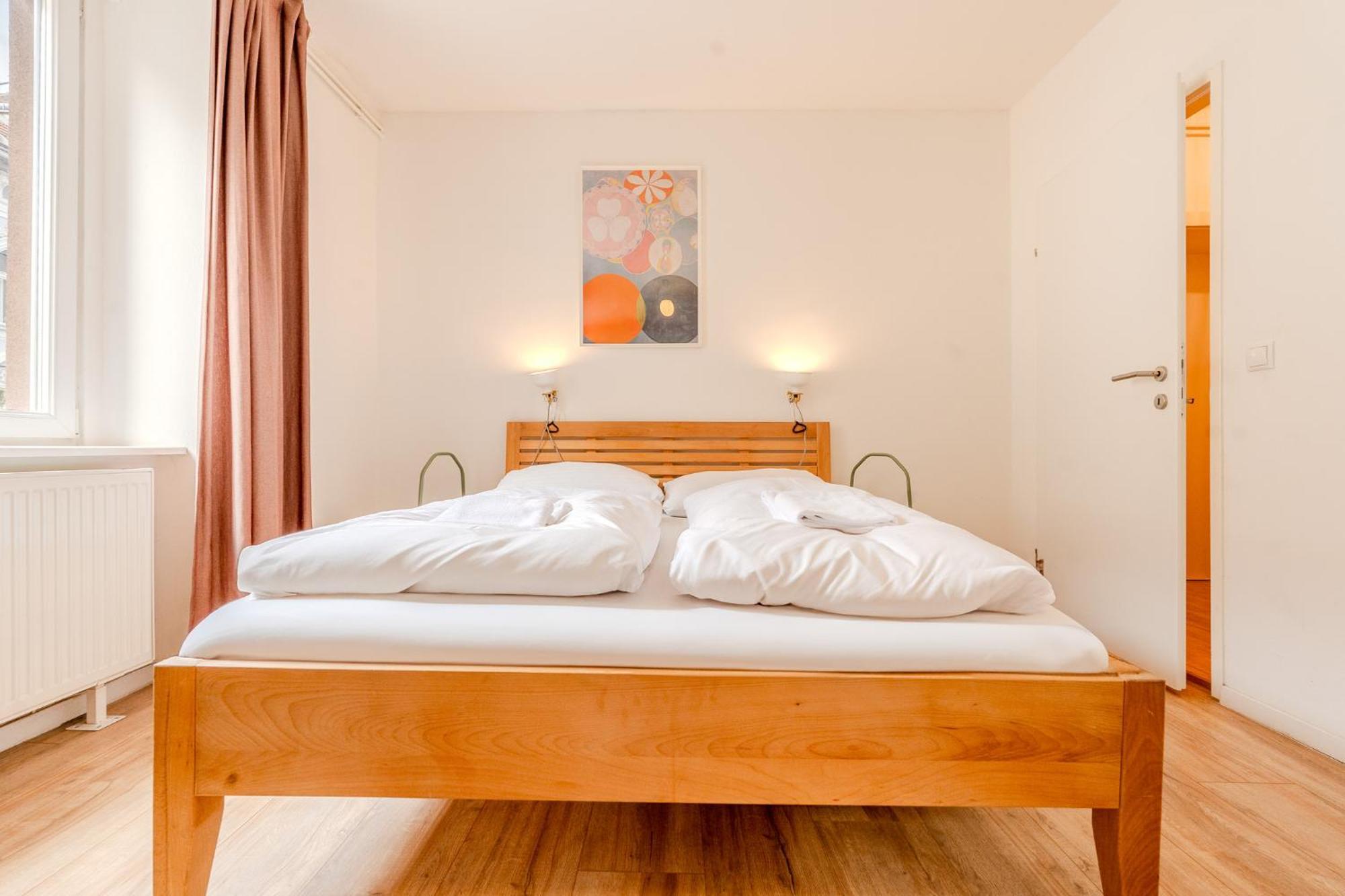 Whats-App Self-Check-In - Vibrant City Life In Graz Esterno foto